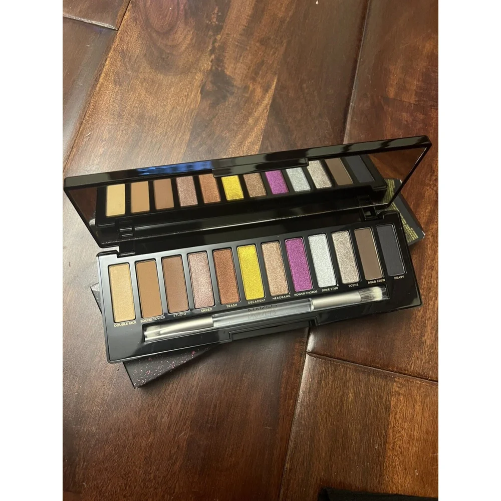 Urban Decay Naked Metal Mania Metallic Eyeshadow Palette with Double-Ended Brush